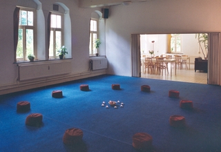 De lichte, sfeervolle ruimte beschikt over vele faciliteiten, dit is de voormalige eetzaal van notre dame des anges